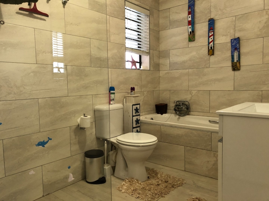 3 Bedroom Property for Sale in De Kelders Western Cape